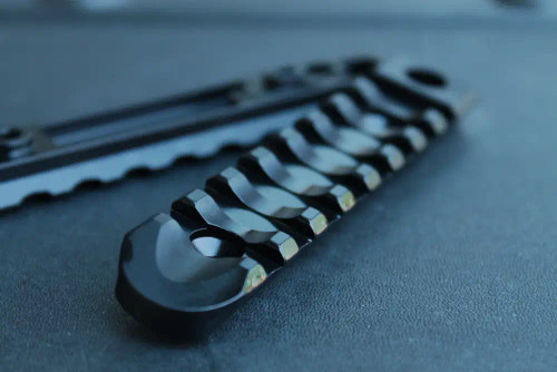V SEVEN SCAR RAIL SECTION
