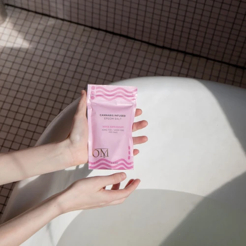 Unique Rose Geranium epsom salt bath in a single serve pouch infused with CBD and Delta 9 THC for nourishing and moisturizing skin.