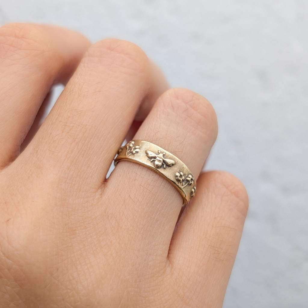 Bee in the Garden Ring