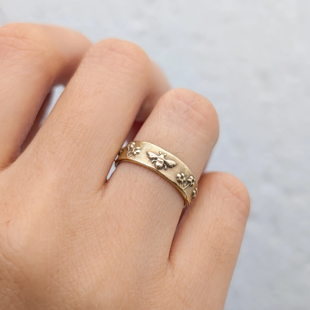 Bee in the Garden Ring
