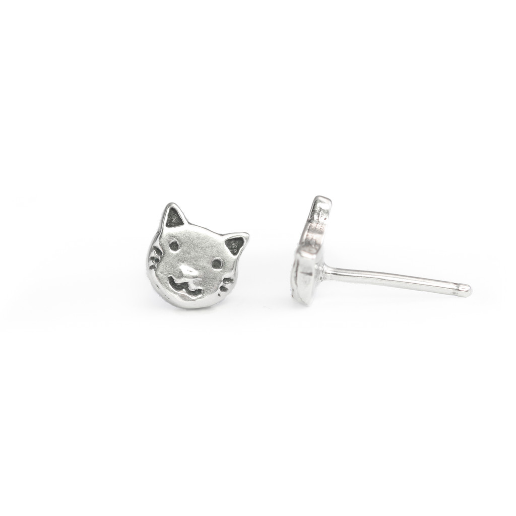 Cat studs