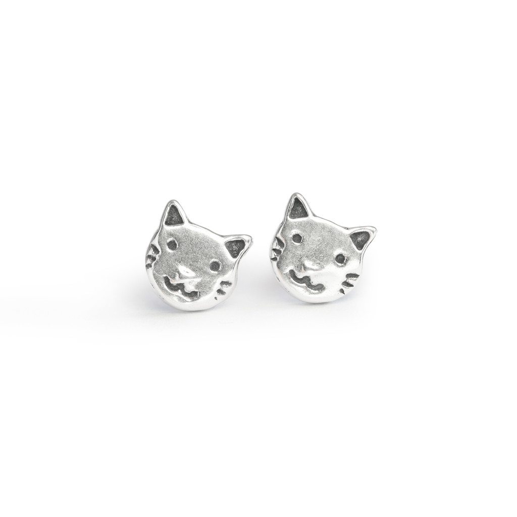 Cat studs