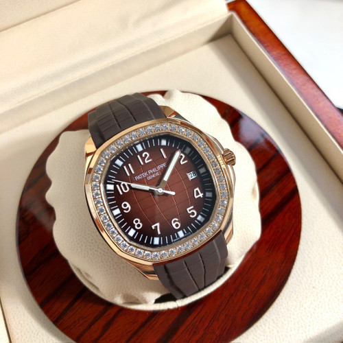 Super clone replica iced out Patek Philippe AQUANAUT series moissanite vvs diamond Geneve gold with brown strap watch
