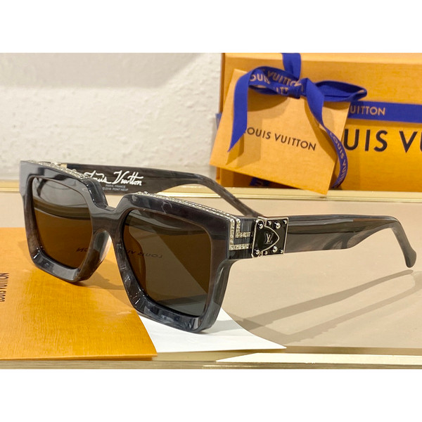 Buy High quality replica UA Louis Vuitton Sunglasses from HypeRepTime, best replica designer brand website
