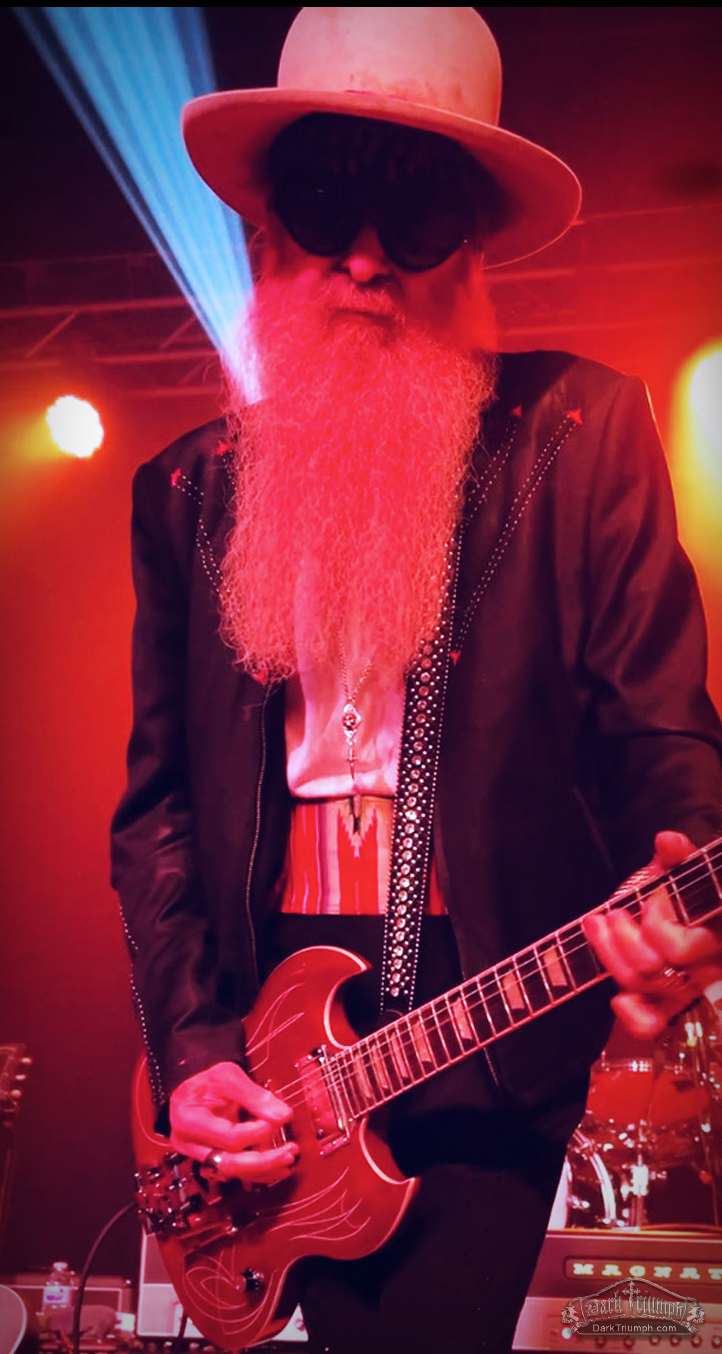 stackin-bones-billy-gibbons-stage-close.jpg