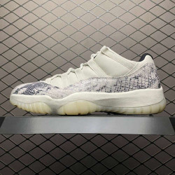 JORDANS Sneakers 739