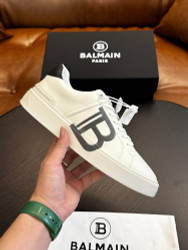 Balmain Sneakers 679