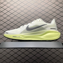 NIKE Sneakers 129
