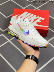 NIKE AIRMAX  686