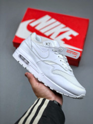 NIKE AIRMAX  647