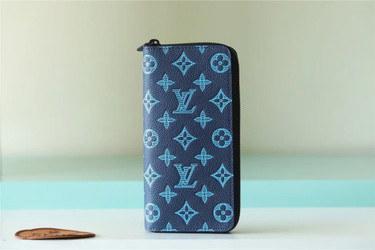 LV LVQ324 LV Wallet | 215