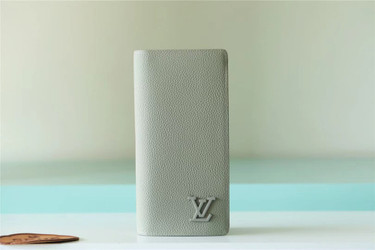 LV LVQ330 LV Wallet | 339