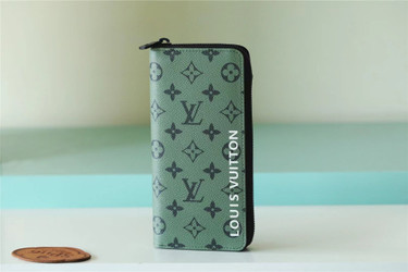 LV LVQ377LV Wallet | 284