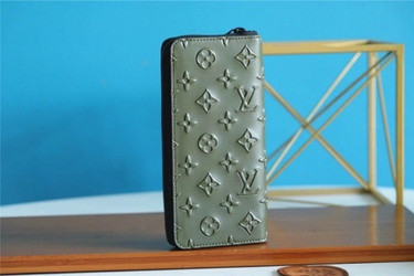 LV LVQ138 LV Wallet | 518