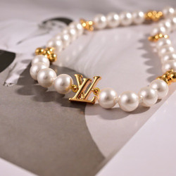 LV necklace | 215