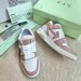 OFF WHITE Sneakers 821