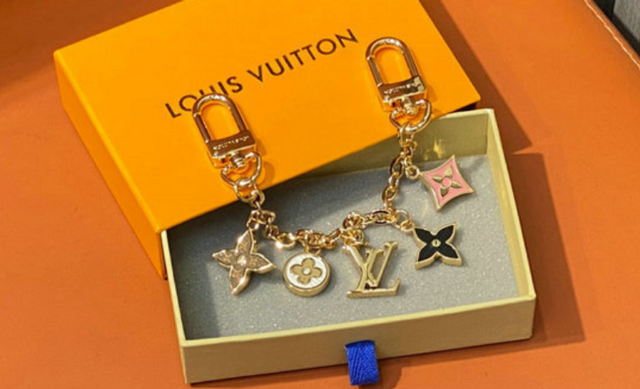LV KEY CHAIN 669