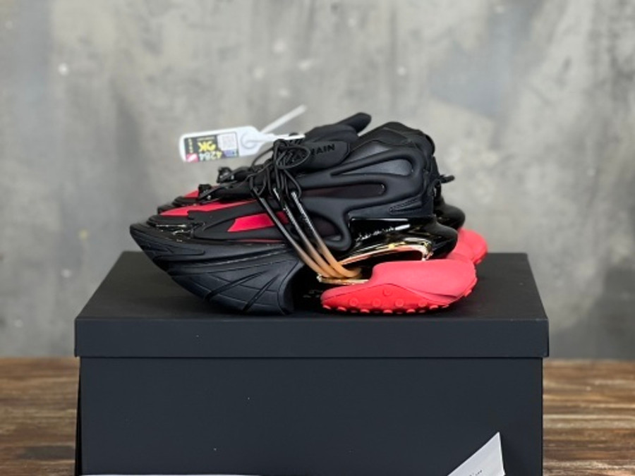 Balmain Sneakers 411