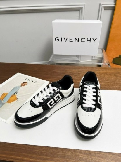 GIVENCHY Sneakers 893