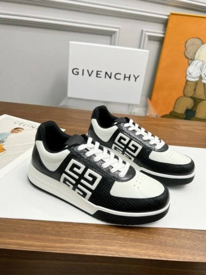 GIVENCHY Sneakers 580