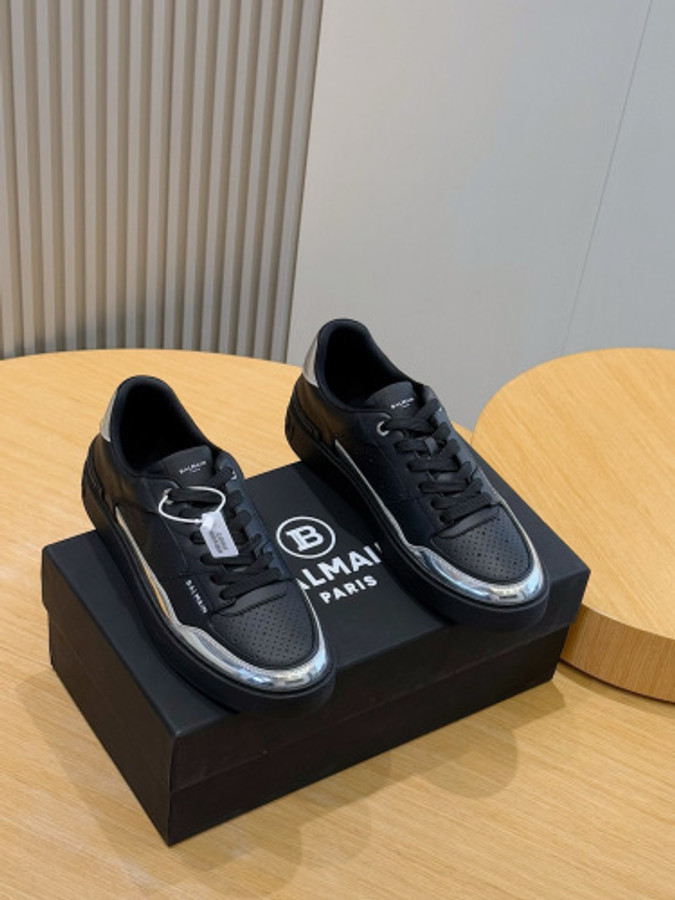 Balmain Sneakers 555