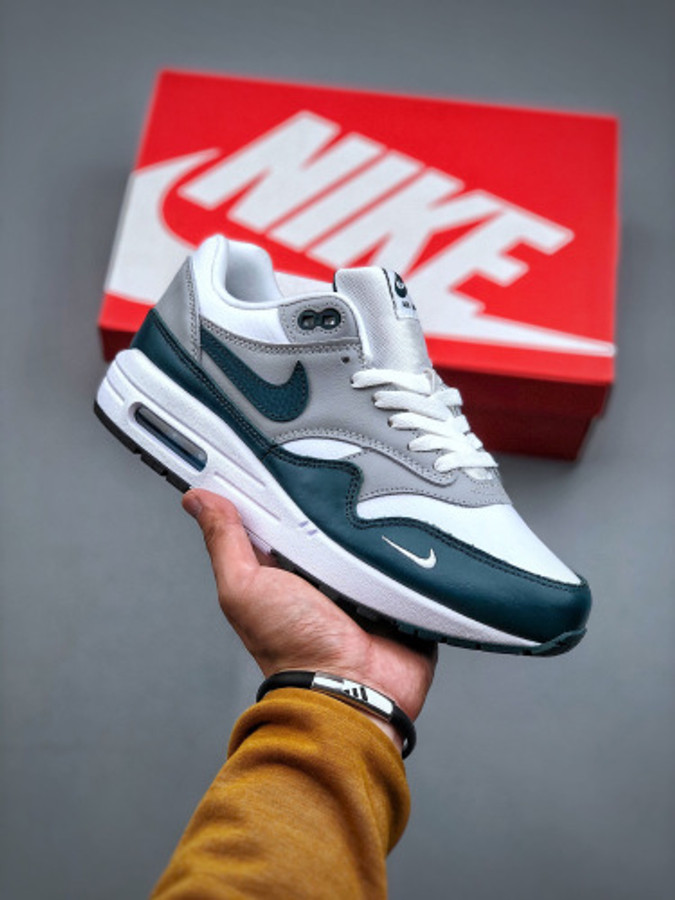 NIKE AIRMAX  585
