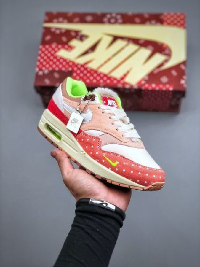 NIKE AIRMAX  749