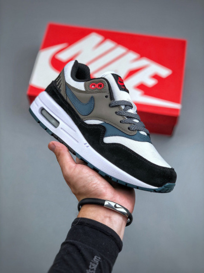 NIKE AIRMAX 258