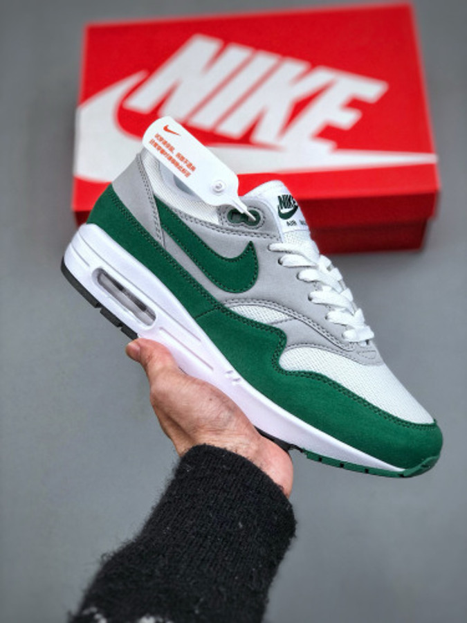 NIKE AIRMAX  873