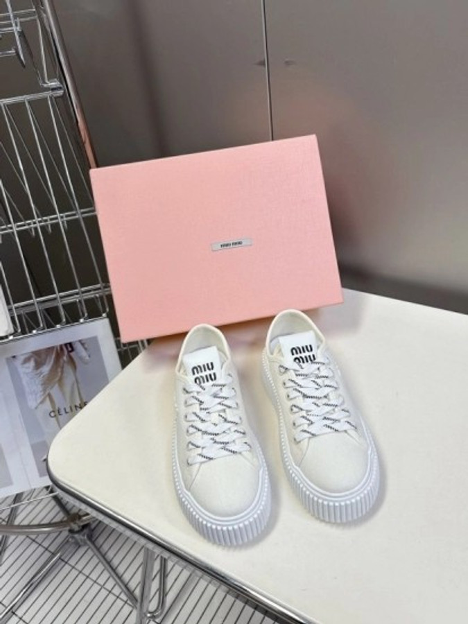 MIU MIU Sneakers 722