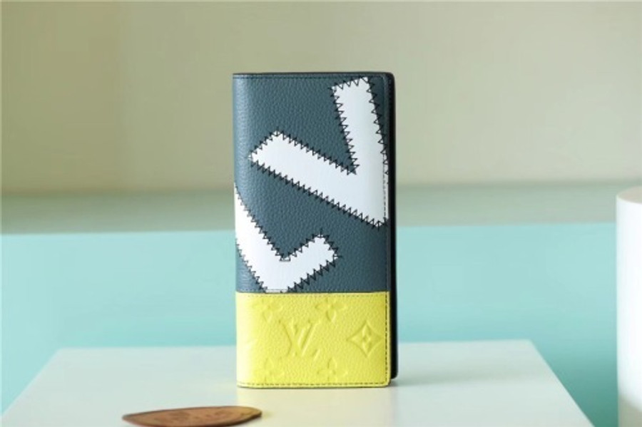 LV LVQ215 LV Wallet | 737
