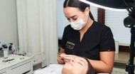 Working as a Lash & Brow Stylist – With or Without a Mask? Pros, Cons & Practical Tips