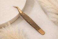 Why Is Choosing the Right Tweezers So Important? A Professional Guide for Lash Artists