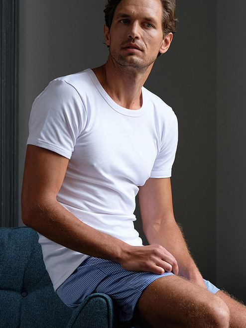 Model Wearing White Vedoneire Interlock Cotton T-shirt Model Wearing White Vedoneire Interlock Cotton T-shirt