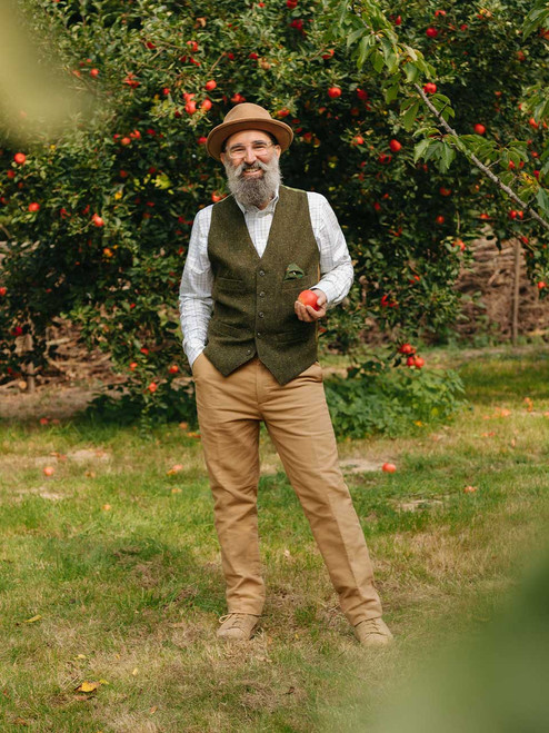 Bignose & Beardy Signature Look - Steve in Apple Orchard