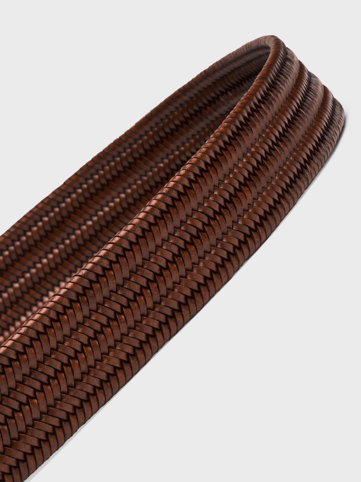 Chestnut Brown Elasticated Leather Woven Belt Closeup