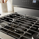 Whirlpool® 30-inch Smart Gas Range with Air Cooking Technology, Steam/Self Cleaning, Rapid Preheat 5.3 CuFt Capacity WFGS7530RV