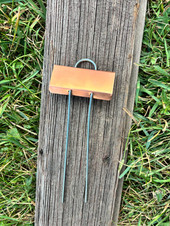 Mini E-Series copper garden marker with compact angled nameplate and galvanized wire legs – perfect for labeling seedlings, small herbs, or container plants. Lightweight yet durable, rustproof, and weather-resistant. Made in the USA for gardeners who need clear, long-lasting plant tags.
