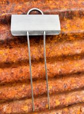 Mini E-Series zinc garden marker with compact angled nameplate and galvanized wire legs – perfect for labeling seedlings, small herbs, or container plants. Lightweight yet durable, rustproof, and weather-resistant. Made in the USA for gardeners who need clear, long-lasting plant tags.