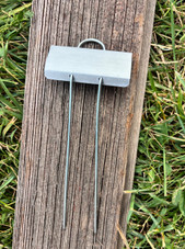 Mini E-Series zinc garden marker with compact angled nameplate and galvanized wire legs – perfect for labeling seedlings, small herbs, or container plants. Lightweight yet durable, rustproof, and weather-resistant. Made in the USA for gardeners who need clear, long-lasting plant tags.