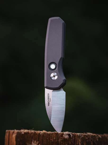 PRO-TECH R5300-LTD RUNT 5 SMOOTH BLACK HANDLE, MACHINE SATIN MAGNACUT WHARNCLIFFE BLADE, WHITE PEARL BUTTON, SATIN HARDWARE, BLACK CLIP
