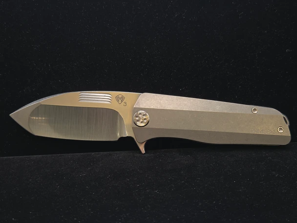 MEDFORD PRIMUS 3V TUMBLED TANTO BLADE, OS TUMBLED HANDLES, STANDARD HARDWARE, STANDARD CLIP,STANDARD BREAKER