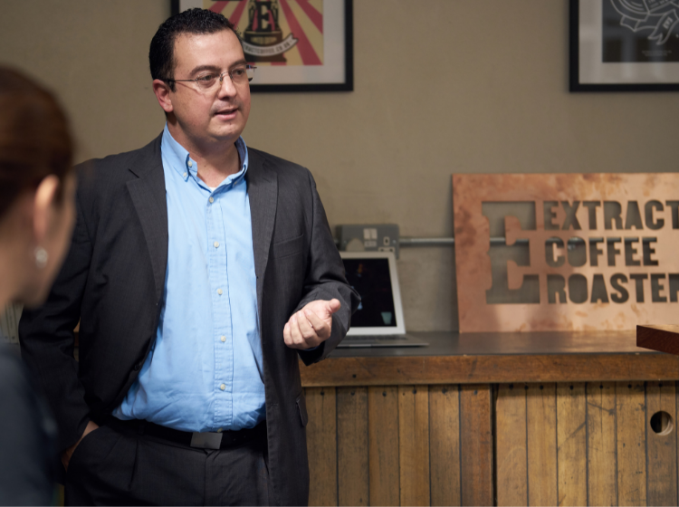 Gustav from El Ingenio Coffee Farm giving a talk at Extract Coffee Roasters