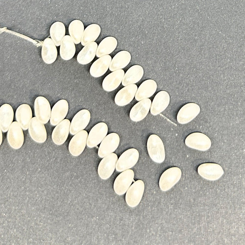 1-Hole Lily Petal Beads, Pastel White, 4 x 6mm (Qty: 40)