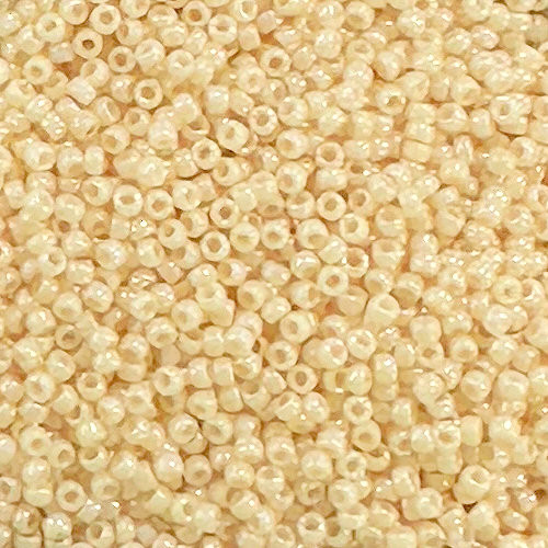15-0123, Opaque Light Beige Luster (14 gr.) Toho