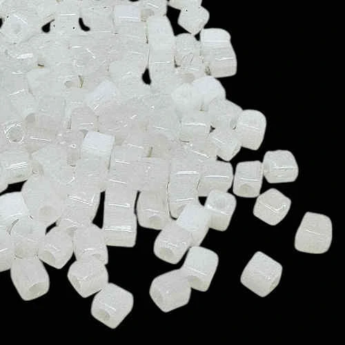 4mm Cube Beads, #550, Translucent White Luster (10 gr.) (Miyuki)