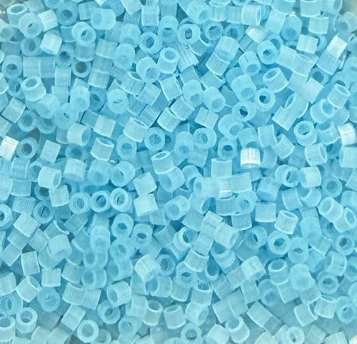TOHO Aiko 11-1524, Fiber-Optic Light Aqua (5 grams)