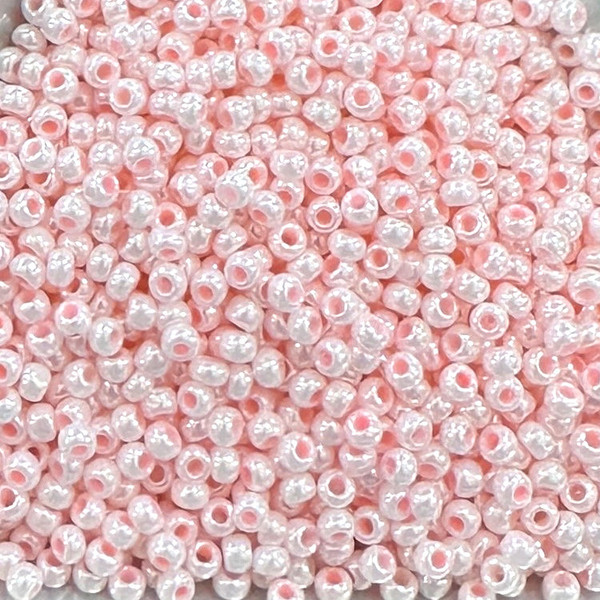 11-0126, Opaque Light Pink Luster (28 gr.) Toho