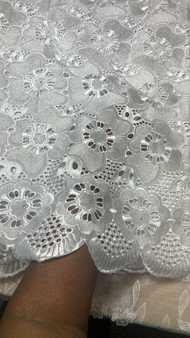 Guipure lace 32