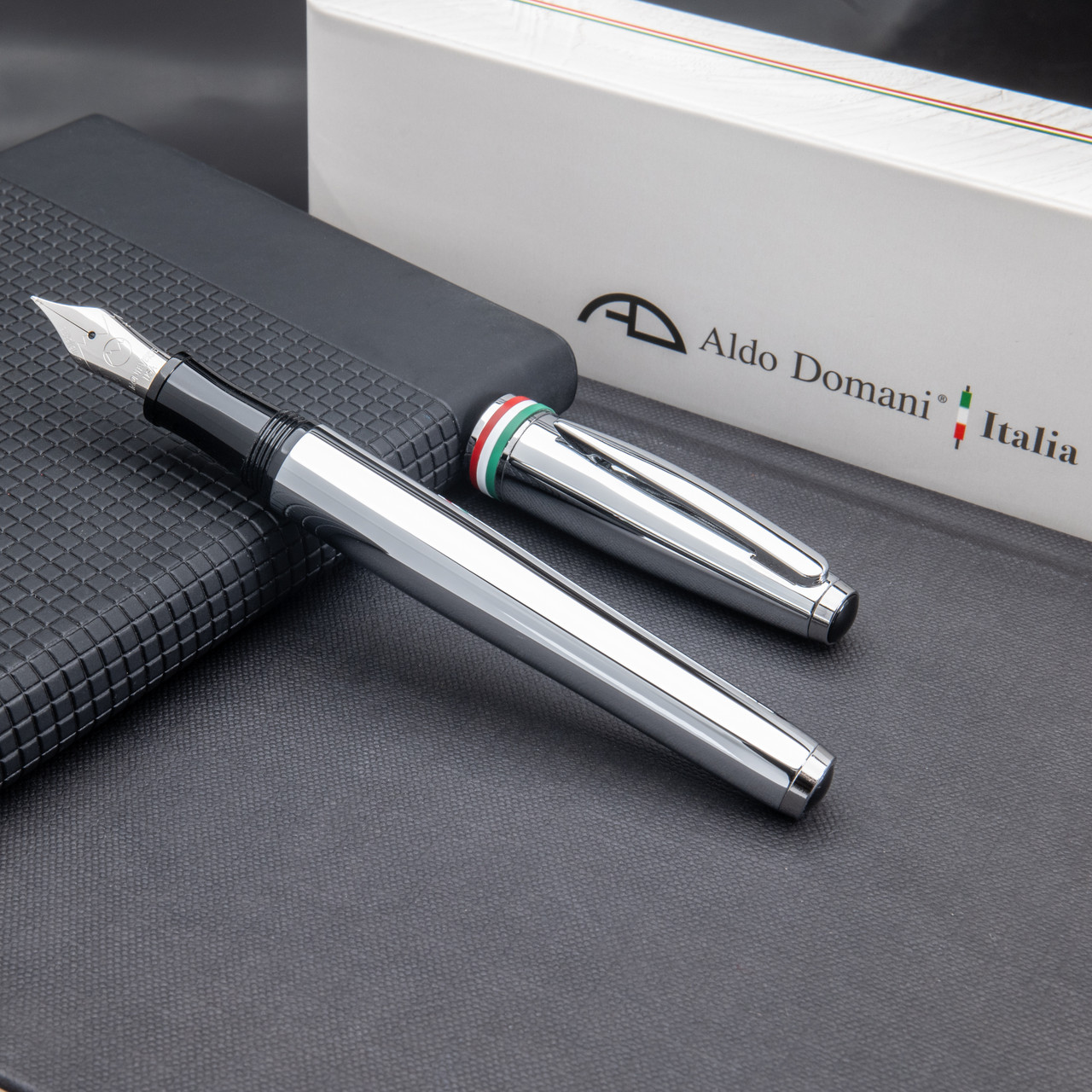 Closer LUXE Fountain Pen White